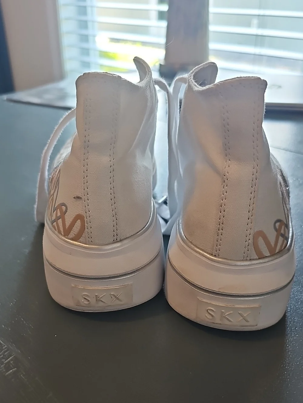 Sketchers Canvas High-Top Sneakers in White with Metallic Heart Accents. Size 8